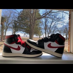 Retro Air Jordan 1 “gym red” Size 11 Mens